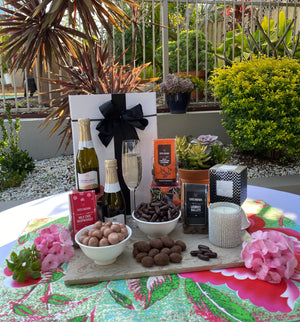 SPARKLES AND CHOCOLATE HAMPER